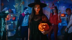 Die „Nacht des Schreckens“ heißt nicht nur wegen gruseliger Kostüme so.