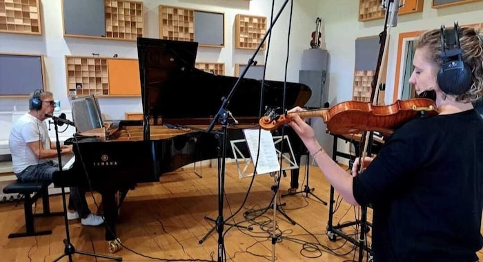 Wiegele und Komposch im Tonstudio von Dietmar Wassermann