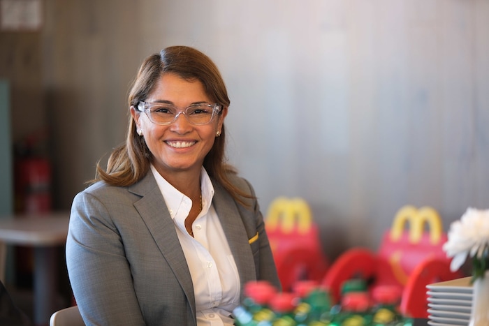 Regionalmanagerin Carolina Mendez betreut fünf Filialen von McDonald´s.