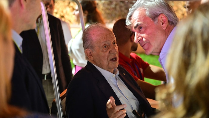 Juan Carlos lebt in den Vereinigten Arabischen Emiraten im Exil. Dass die Beziehung zu seinem ...