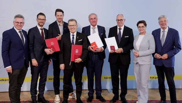 Die Spitze der Landespolitik ehrte vier große Kärntner.