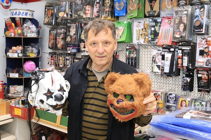 Andreas Greif betreibt den Horrorladen in der Wiener City