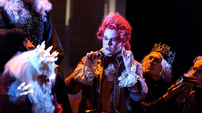 Tanja Hofmann schuf Kostüme, die Barock und Punk vereinen