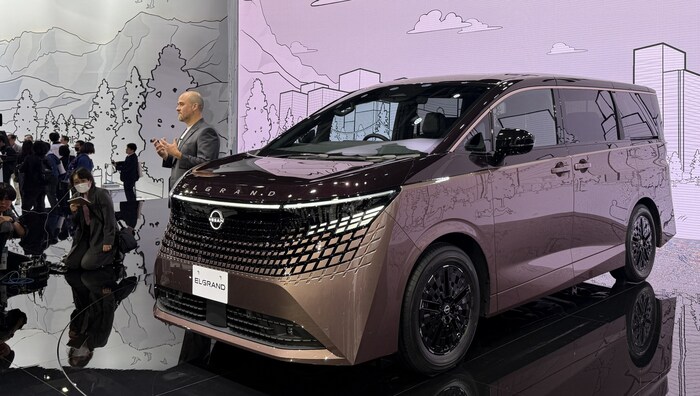 Nissan legt den Elgrand neu auf.