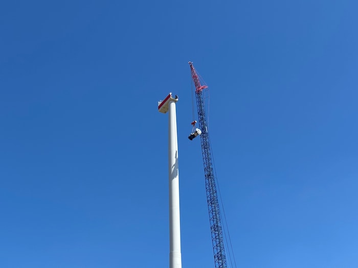 Die Montage ist immer noch eine mächtige Angelegenheit, die Baufirmen sind jedoch bereits in ...