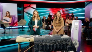 Moderatorin Claudia Maxones und Vanessa Koch im „Servus TV Magazin“.