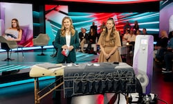 Moderatorin Claudia Maxones und Vanessa Koch im „Servus TV Magazin“.