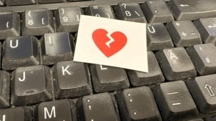 Psychologisch geschickt sind Betrüger, die übers Internet die große Liebe vortäuschen und dann ...