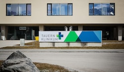 Vor dem Tauernklinikum ereignete sich der Vorfall.