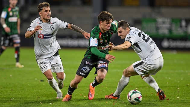 Die Bregenzer (im Bild Yannick Cotter und Florian Prisch gegen Nikolas Bajlicz) wehrten sich mit ...