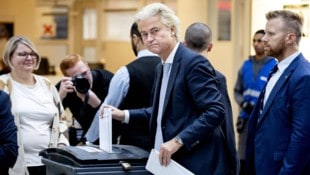 Hier gibt der Rechtspopulist Geert Wilders seine Stimme ab.