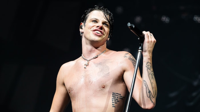 Bis das Leopardenmuster-T-Shirt fiel, dauerte es keine zwei Songs.