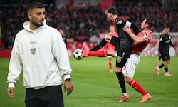 Deniz Undav (l.) beschwerte sich über Dominik Kohrs (r.) harte Zweikämpfe.