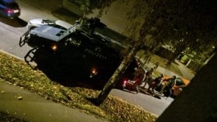 Die Polizei rückte mit gepanzerten Fahrzeugen an.