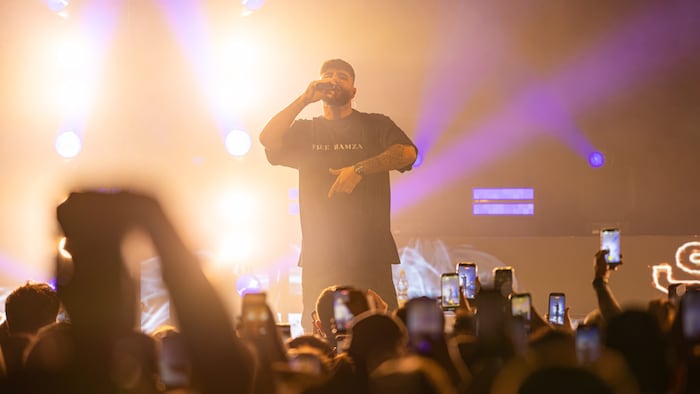 Textsicher: Das Wiener Publikum zeigt, dass hier echte und treue „Berlin lebt 2“-Fans am Start ...