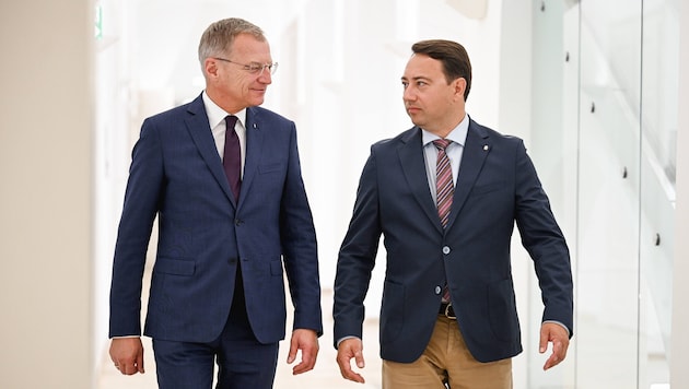 Landeshauptmann Thomas Stelzer (ÖVP) und Landeshauptmannstellvertreter Manfred Haimbuchner (FPÖ)