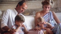 Juan Carlos und Prinzessin Diana mit Prinz William und Prinz Harry 1986 beim Besuch des ...