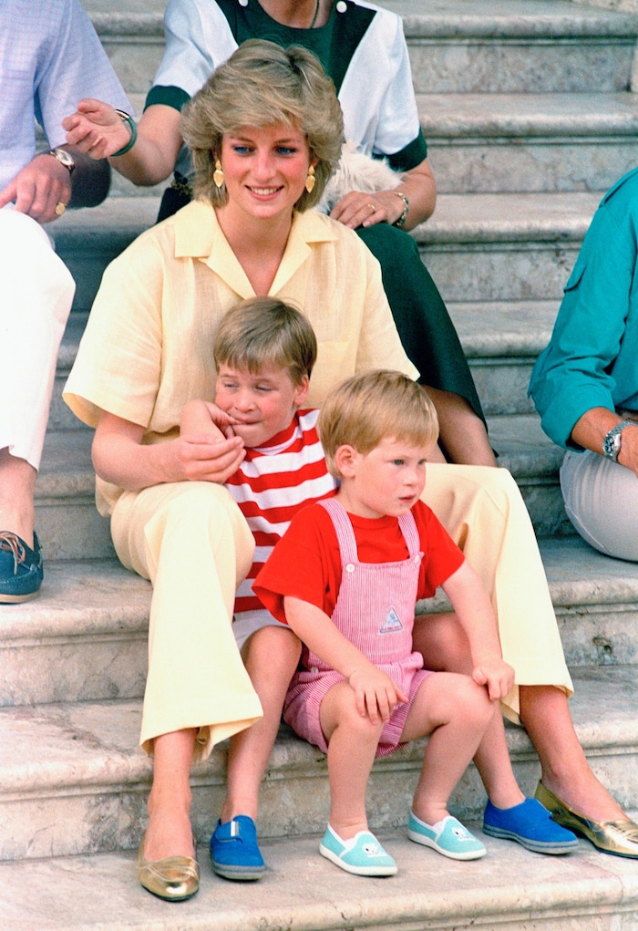 Auch dieses Foto von Prinzessin Diana mit ihren Söhnen William und Harry entstand Ende der ...