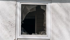 Der Mann dürfte das Fenster mit seinen Händen eingeschlagen haben (Symbolbild).