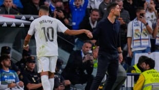 Xabi Alonso (re.) gerät in Madrid offenbar unter Druck – und das trotz starker Ergebnisse.