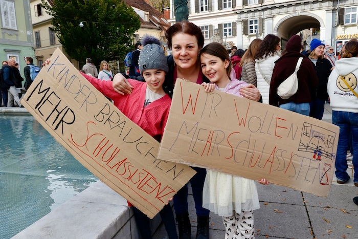 Eleonor, Perrine und Esmee (v.l.)