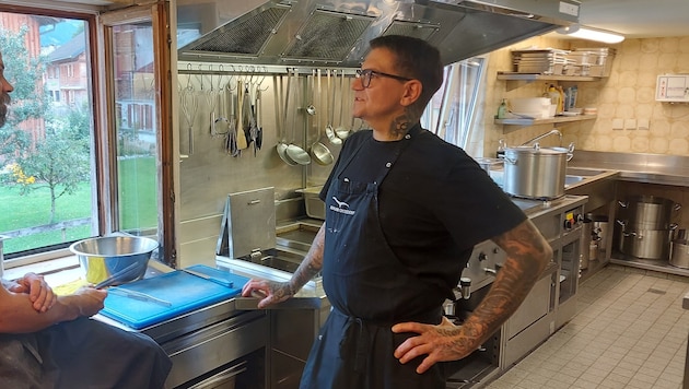 Jodok Dietrich und sein Mitkoch Hirti wirken entspannt, sind aber einfach nur gut vorbereitet.