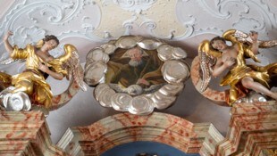 Vom romanischen Stil bis zum Barock und Rokoko: Die Pfarrkirche von Grafenstein bietet alles. ...