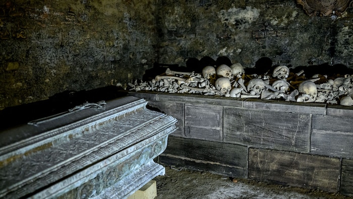 Countless dead bodies slumber in the catacombs beneath the "Steffl".