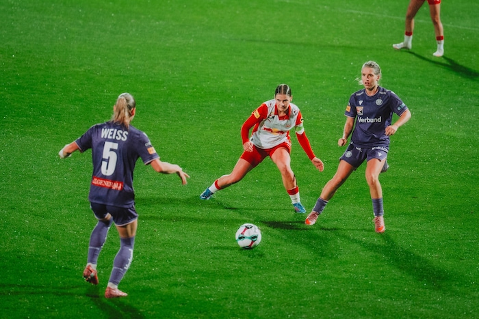 Lucia Orkic (M.) studiert Psychologie.