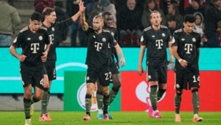 Konrad Laimer (Mitte; Nummer 27) und Co. sind nicht zu stoppen.