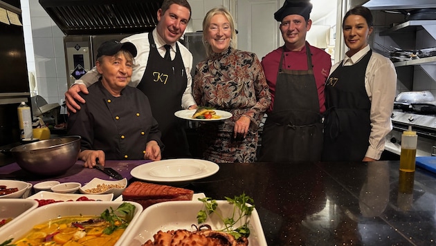 Das Team um Inhaberin Spomenka Selmanović (Mi.) serviert Meeresfrüchte aus Kroatien im ...