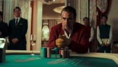 Colin Farrell in der Casino-Metropole Macau. Der edle Gentleman verwandelt sich im Lauf des ...