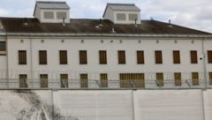 Mit eingeschmuggelten Handys wurde der Drogenhandel vom Gefängnis aus organisiert.