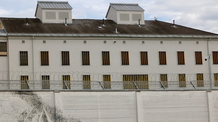 Mit eingeschmuggelten Handys wurde der Drogenhandel vom Gefängnis aus organisiert.