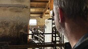 Landwirt Andreas Goritschnig blickt zum Unfallort. 