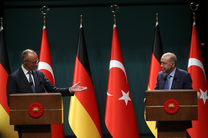 Nach kurzen Freundlichkeiten wurde die Stimmung plötzlich frostig.