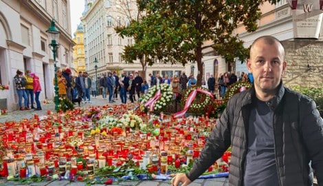 Vier Menschen wurden am 2. November 2020 von einem Terror-Attentäter ermordet. In der „Krone“ ...