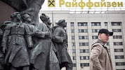 Hinter dem Lenin-Monument macht die RBI immer noch Geschäfte in Russland.