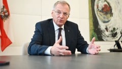 Landeshauptmann Thomas Stelzer gab der „Krone“ am Donnerstag ein Interview zur Gesundheitskrise ...