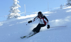 Für viele Skifahrer sagt der Hausverstand ohnehin schon, dass ein Helm sinnvoll wäre – nun wird ...