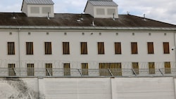 Die Angeklagten saßen während ihrer Taten bereits in der Justizanstalt Graz-Karlau ein.