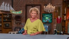 Altes Konzept, neues Gesicht: Ab heute Abend moderiert Arabella Kiesbauer „Bares für Rares“ auf ...