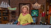 Altes Konzept, neues Gesicht: Ab heute Abend moderiert Arabella Kiesbauer „Bares für Rares“ auf ...