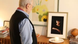 Jöchl Martin Prof. Dr. Ivo Hammer-Tugendhat hat seine Frau Daniela auf deren letzten Weg gut beiseite stehen ...