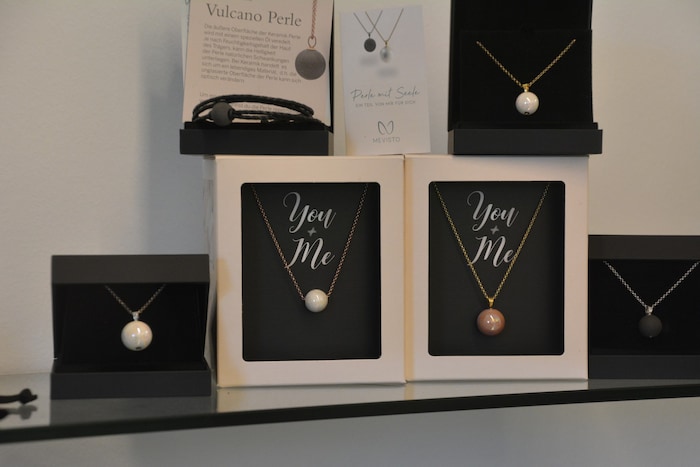 Asche-Schmuck – in die Perlen wird Asche eingefüllt.