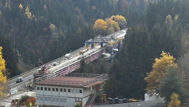 Am Freitagvormittag stürzte hier ein Kran in die Tiefe.