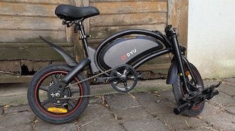 Ein richtiges Klapprad ist das DYU D3F nicht, nur der Lenker lässt sich einklappen. Damit wird ...