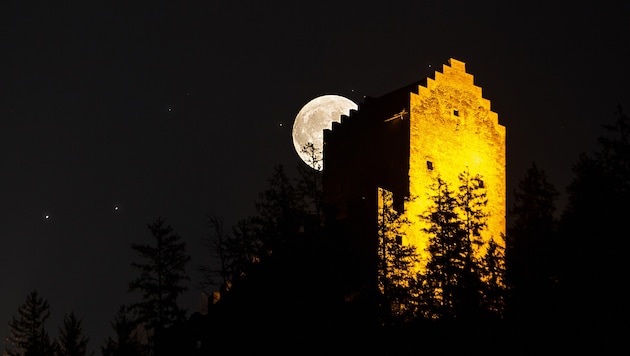 Wer den Mond mit der Kamera einfangen möchte, sollte ein paar Empfehlungen beherzigen.