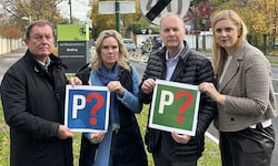 Janschka, Haidvogel, Moser und Zeidler-Beck (von links) protestieren gegen die Parkpickerl-Pläne ...