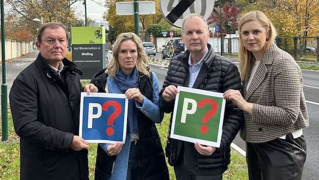 Janschka, Haidvogel, Moser und Zeidler-Beck (von links) protestieren gegen die Parkpickerl-Pläne ...